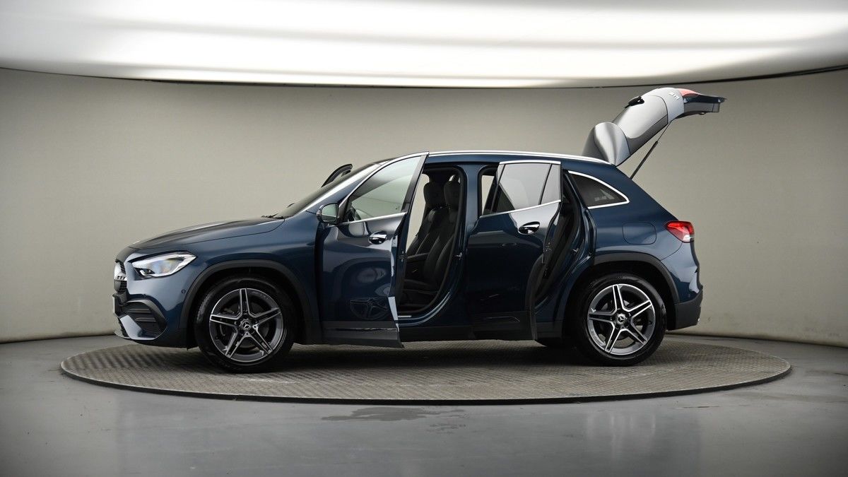 More views of Mercedes-Benz GLA