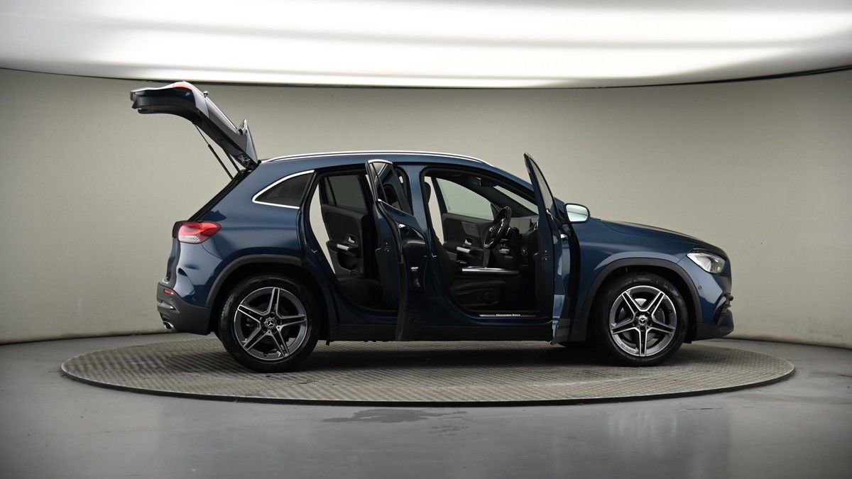 More views of Mercedes-Benz GLA