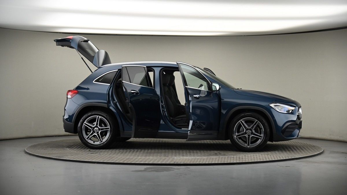 More views of Mercedes-Benz GLA