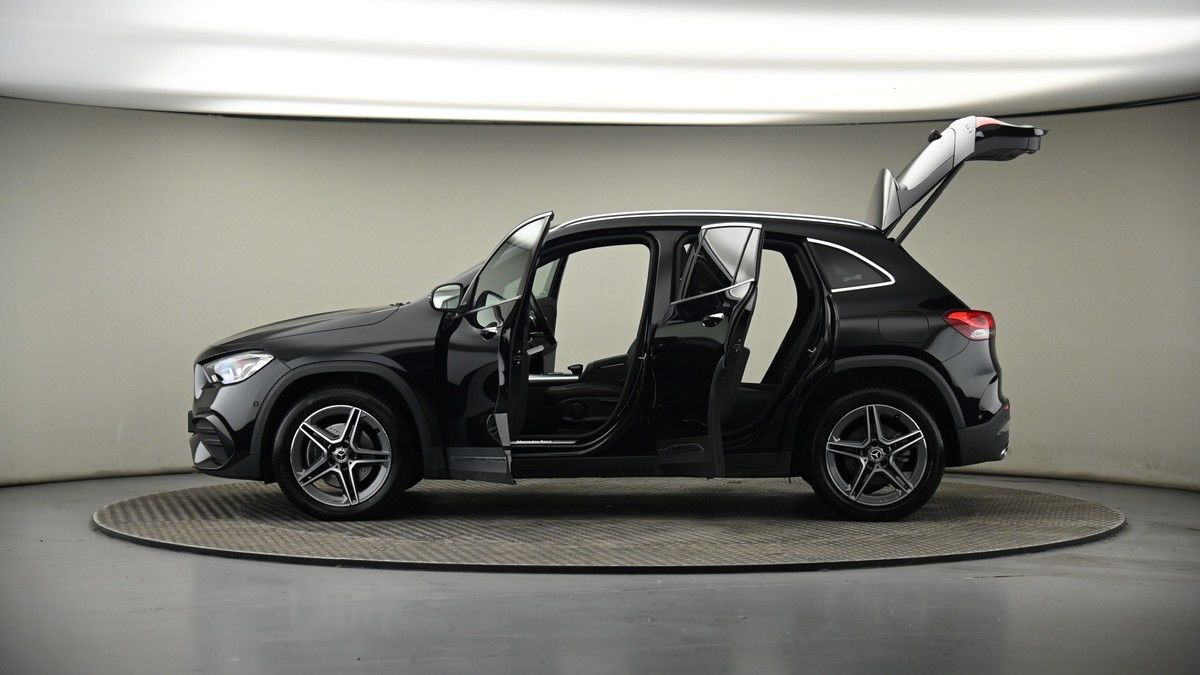More views of Mercedes-Benz GLA