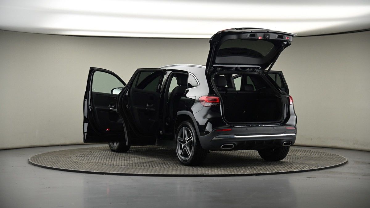 Mercedes-Benz GLA Image 8