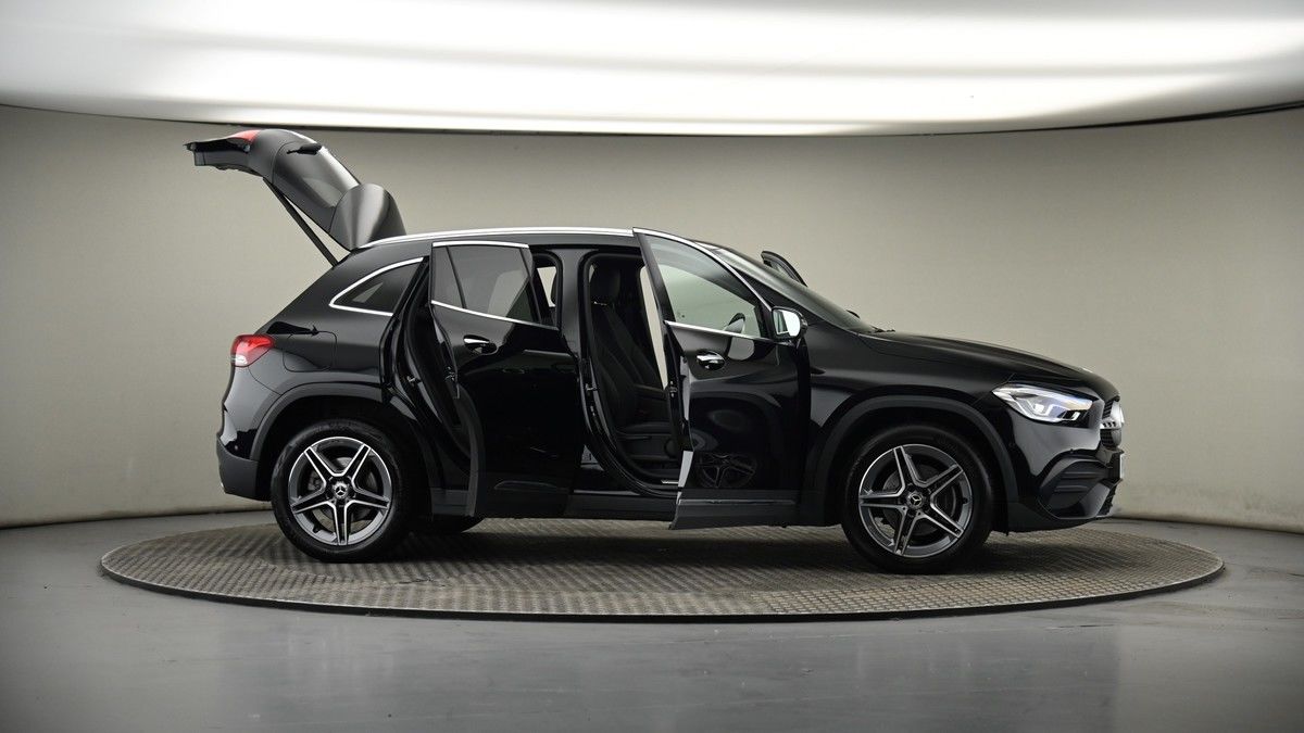 More views of Mercedes-Benz GLA