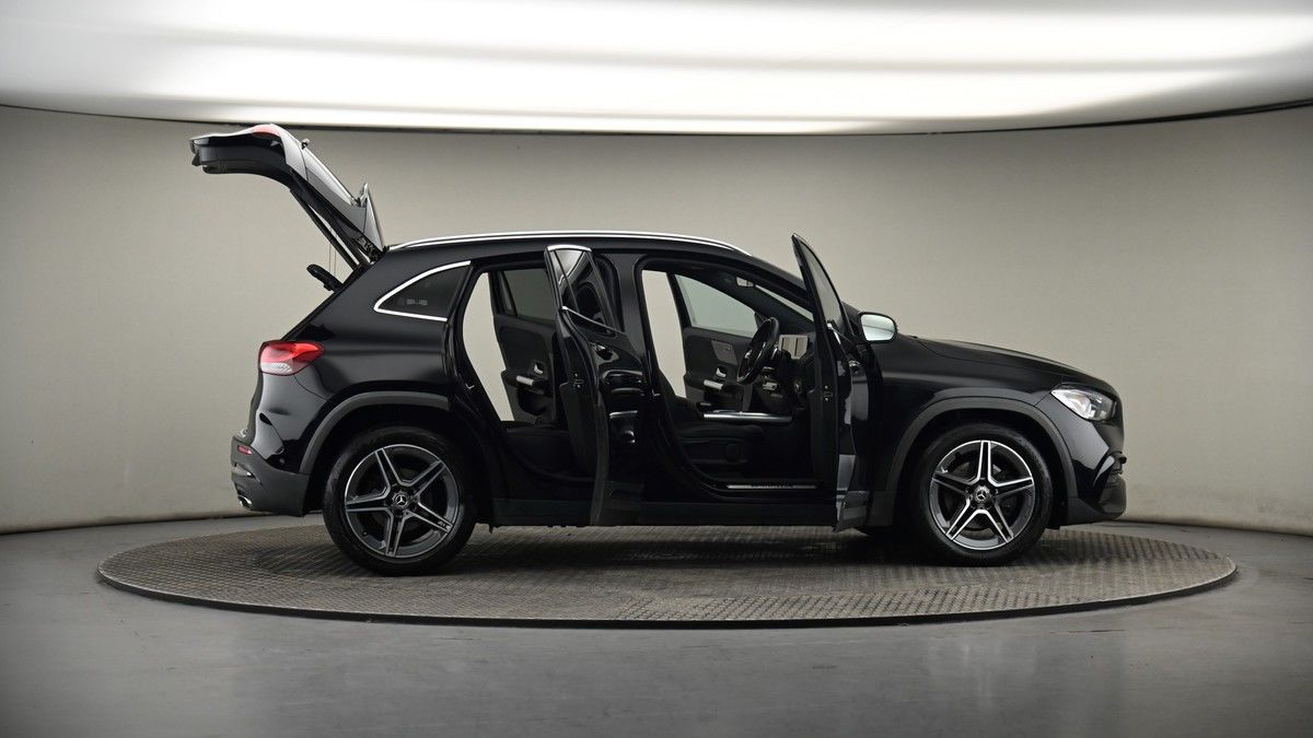 More views of Mercedes-Benz GLA
