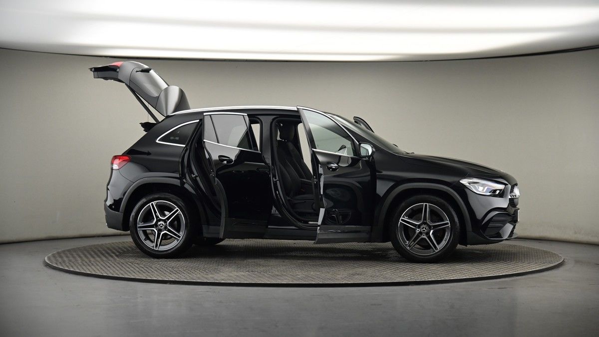 More views of Mercedes-Benz GLA