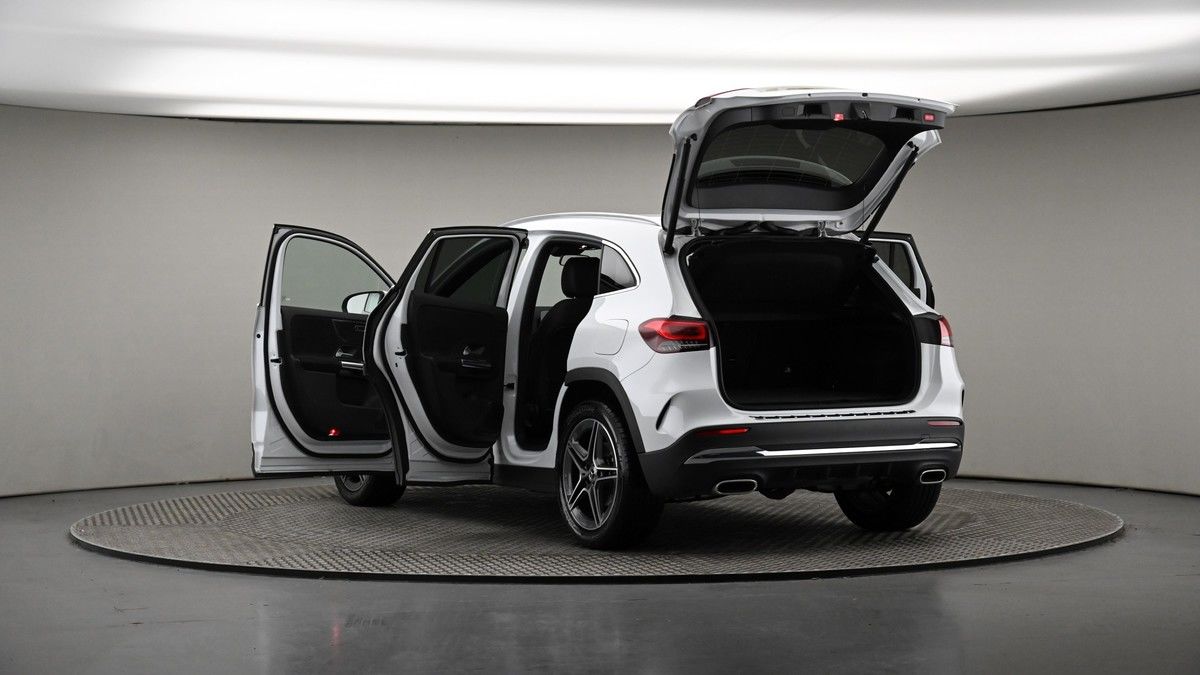 Mercedes-Benz GLA Image 8