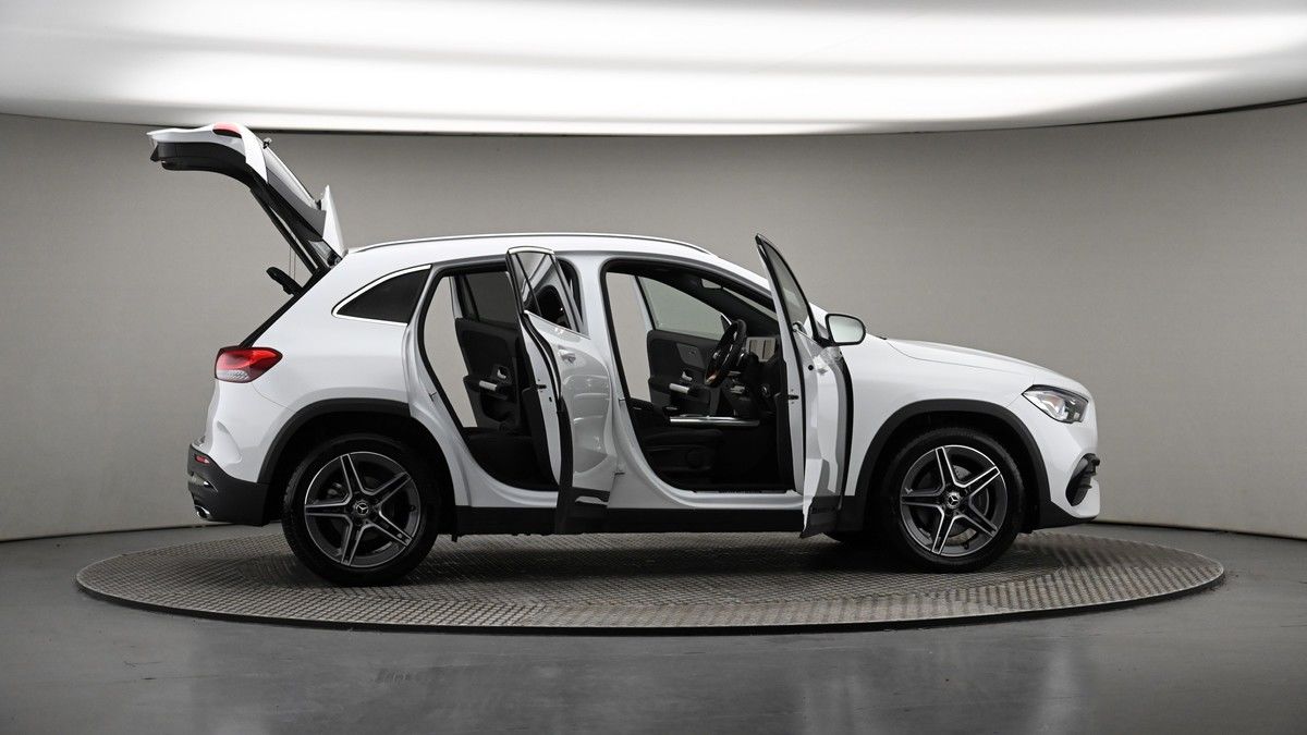 More views of Mercedes-Benz GLA