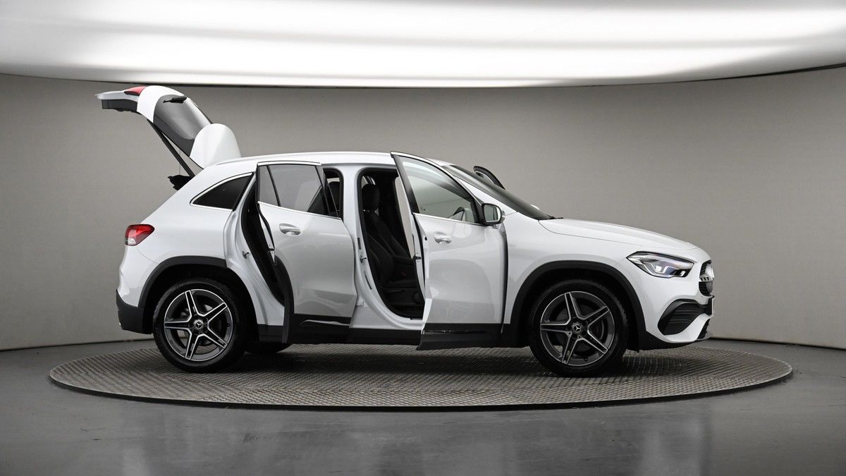 More views of Mercedes-Benz GLA