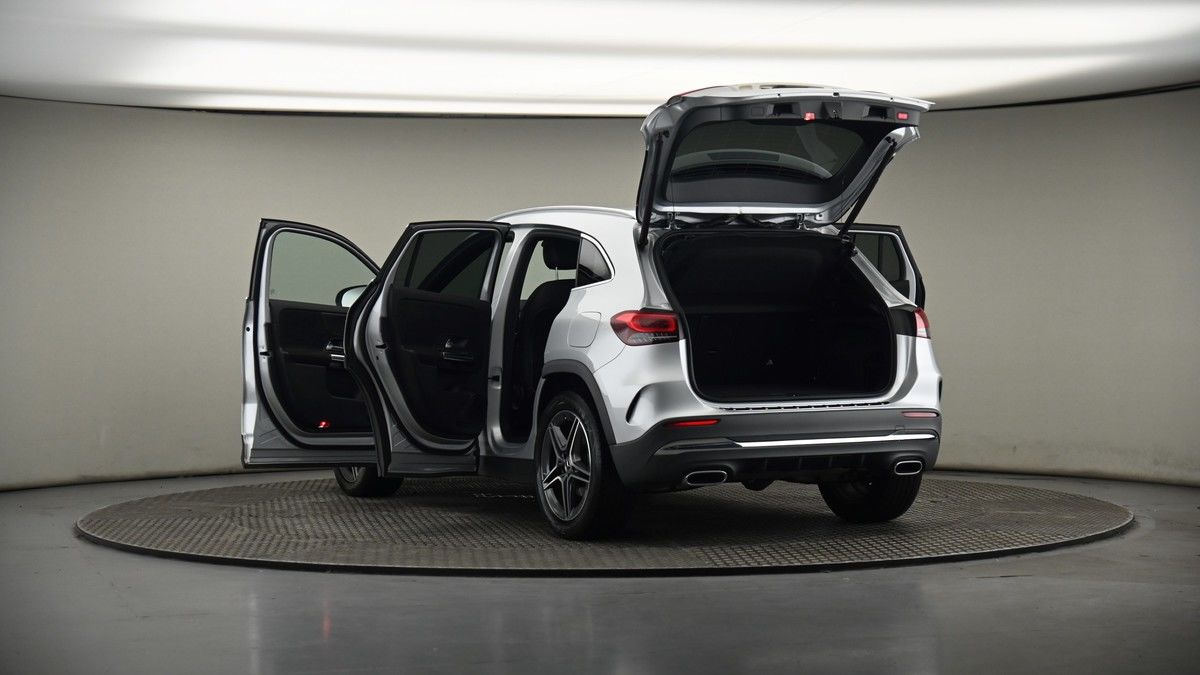 Mercedes-Benz GLA Image 8