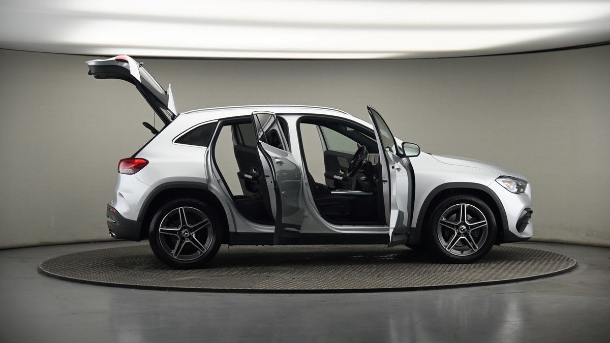 More views of Mercedes-Benz GLA