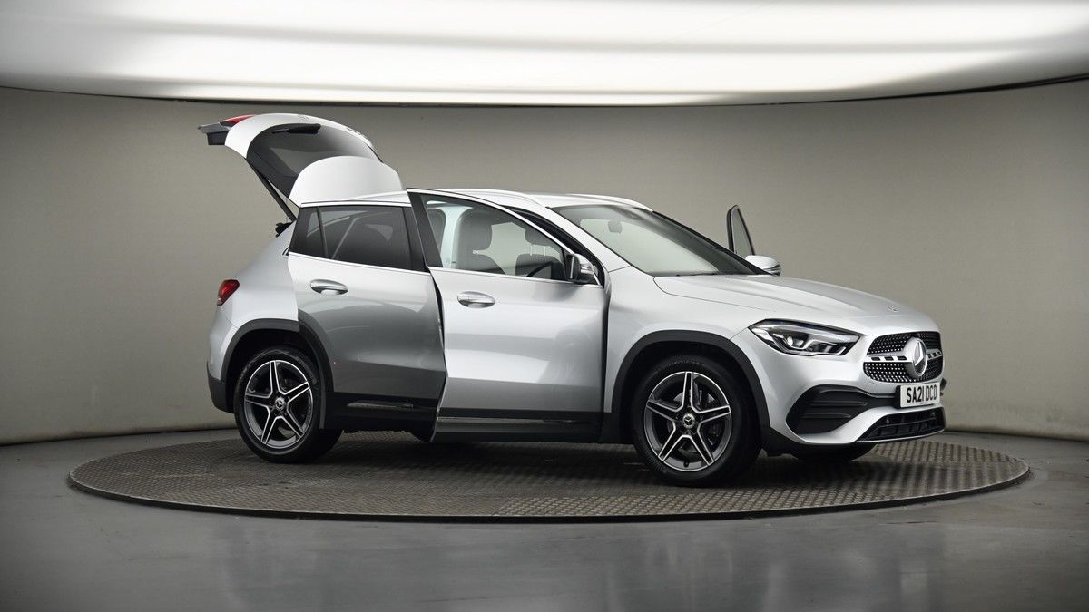 More views of Mercedes-Benz GLA