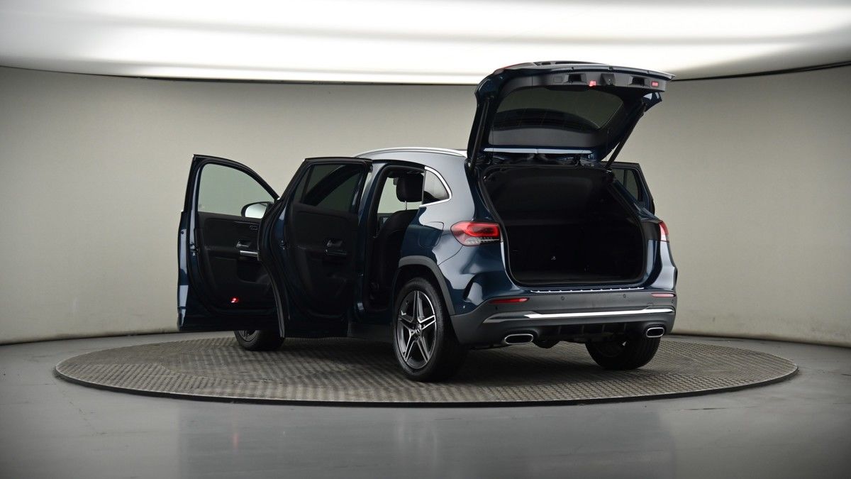 Mercedes-Benz GLA Image 8