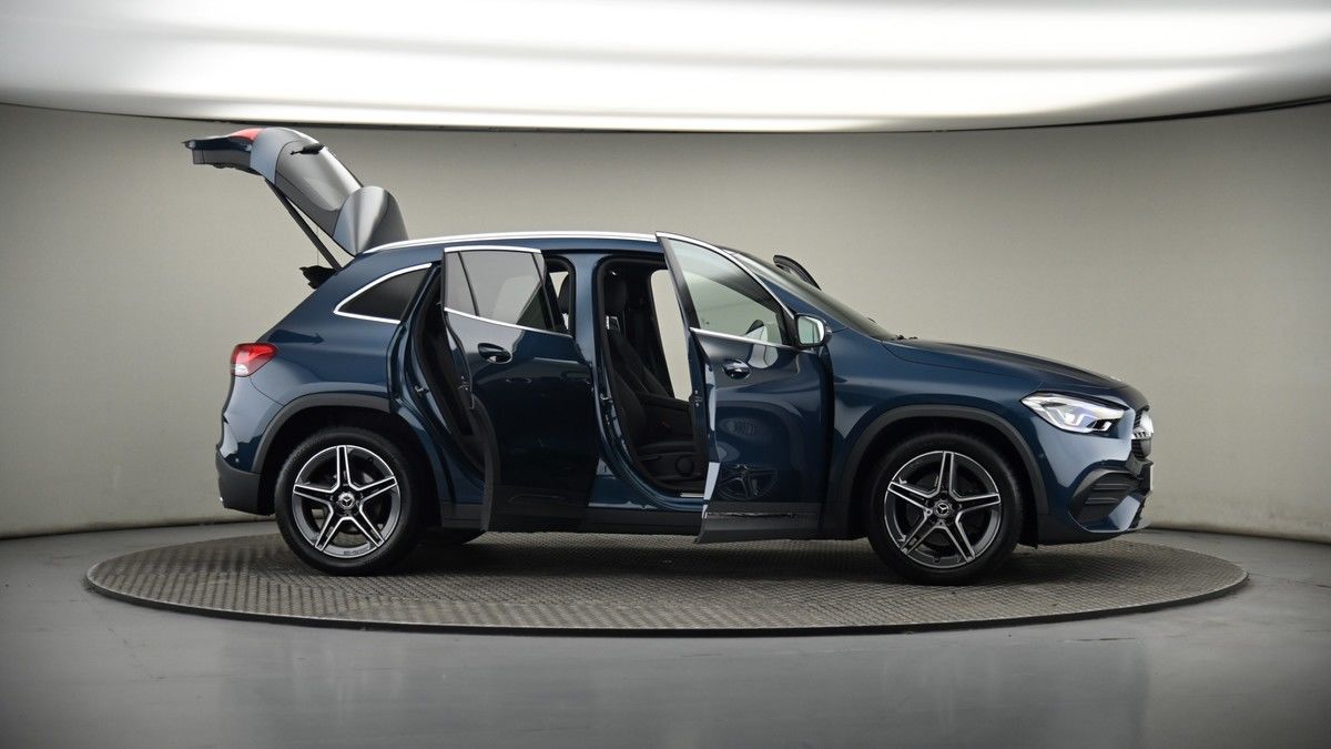 More views of Mercedes-Benz GLA
