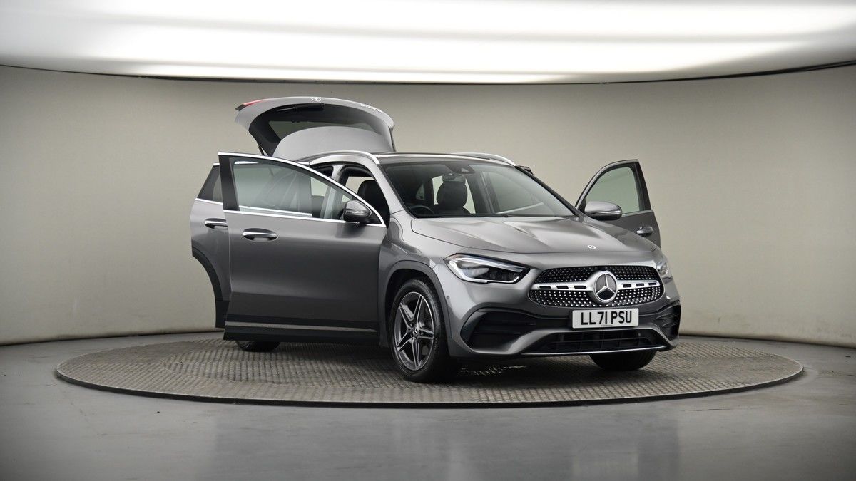 More views of Mercedes-Benz GLA