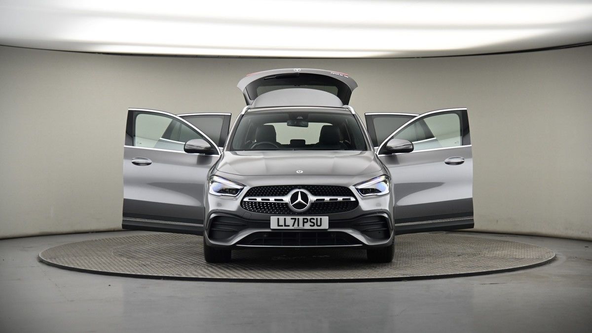 More views of Mercedes-Benz GLA