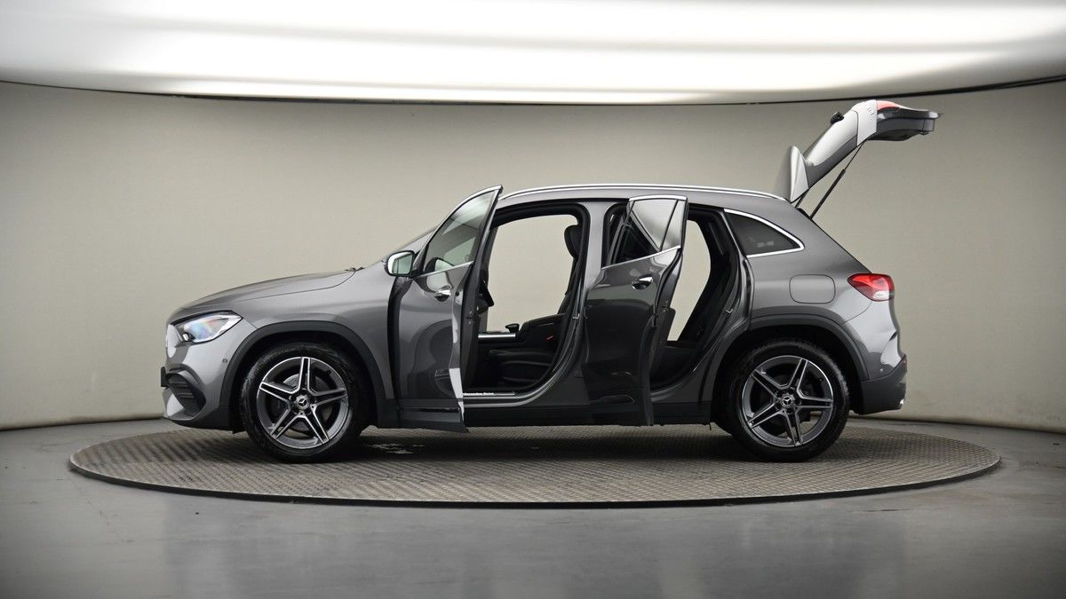 More views of Mercedes-Benz GLA