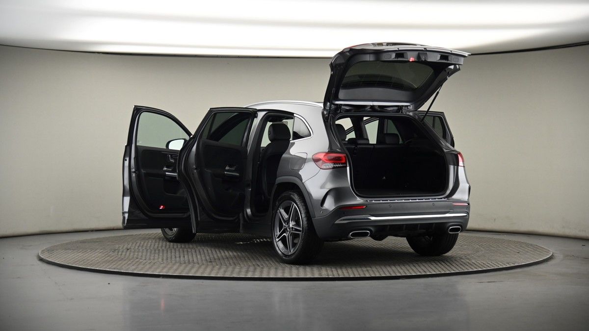 Mercedes-Benz GLA Image 8