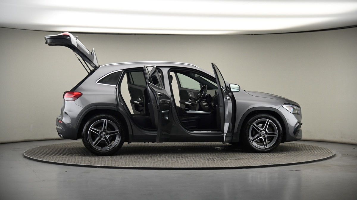 More views of Mercedes-Benz GLA
