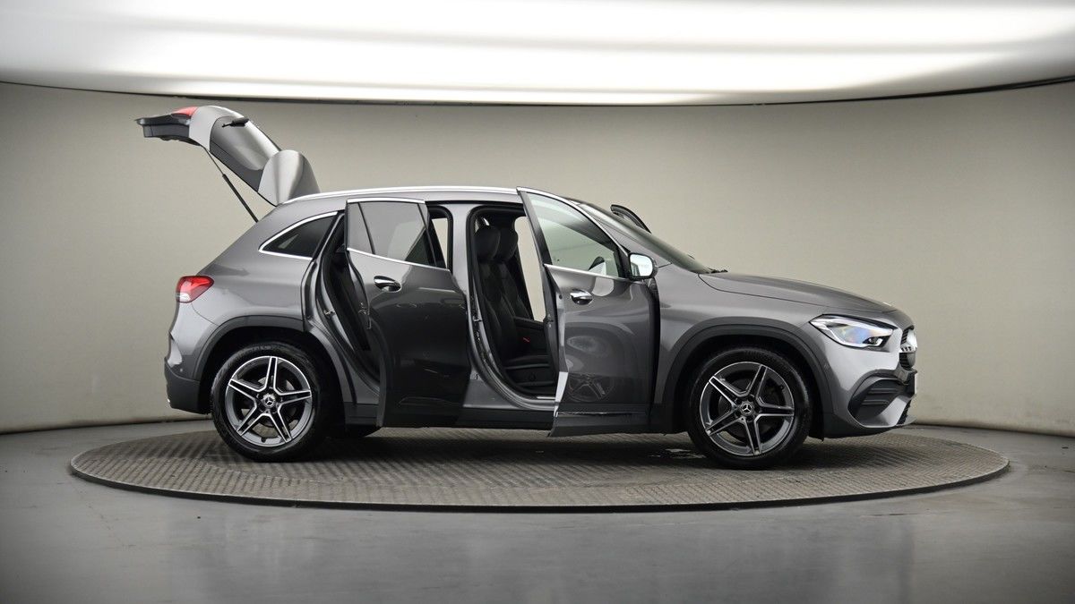 More views of Mercedes-Benz GLA