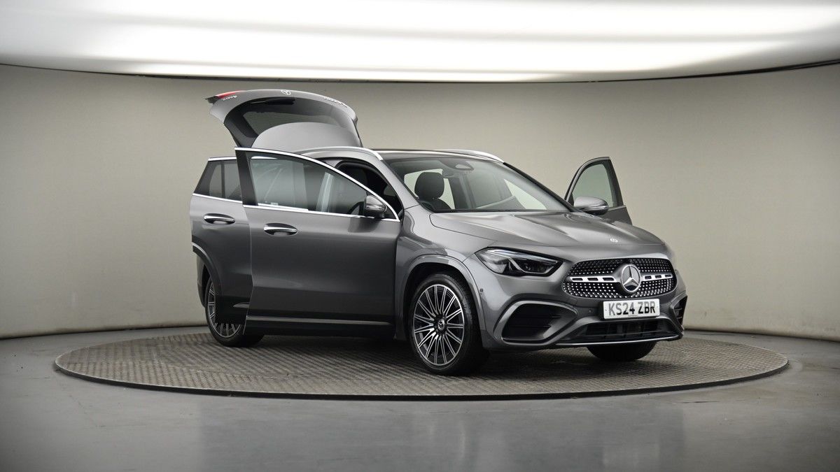 More views of Mercedes-Benz GLA