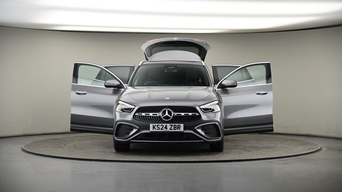 More views of Mercedes-Benz GLA
