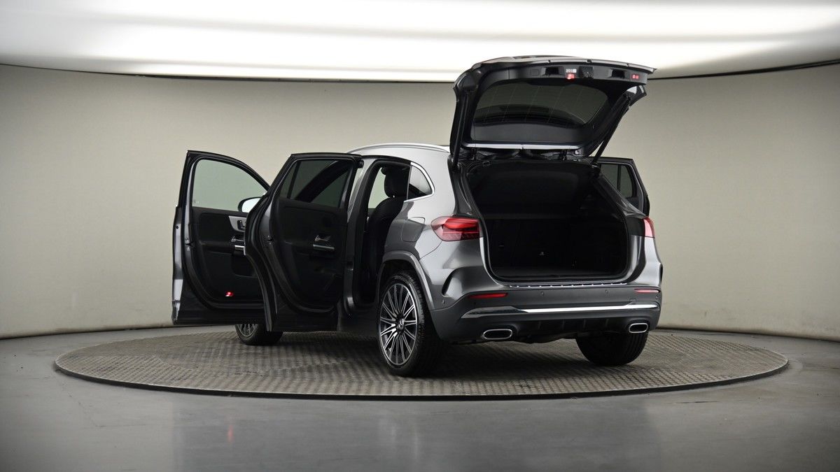 Mercedes-Benz GLA Image 8