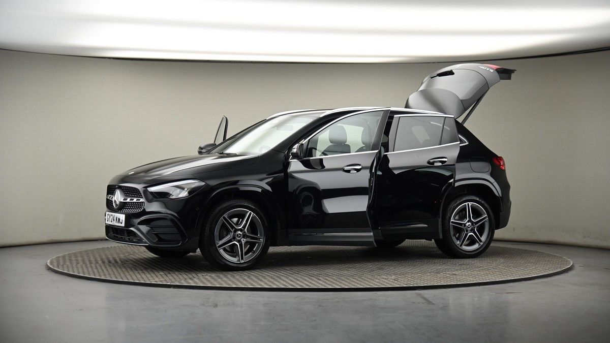More views of Mercedes-Benz GLA