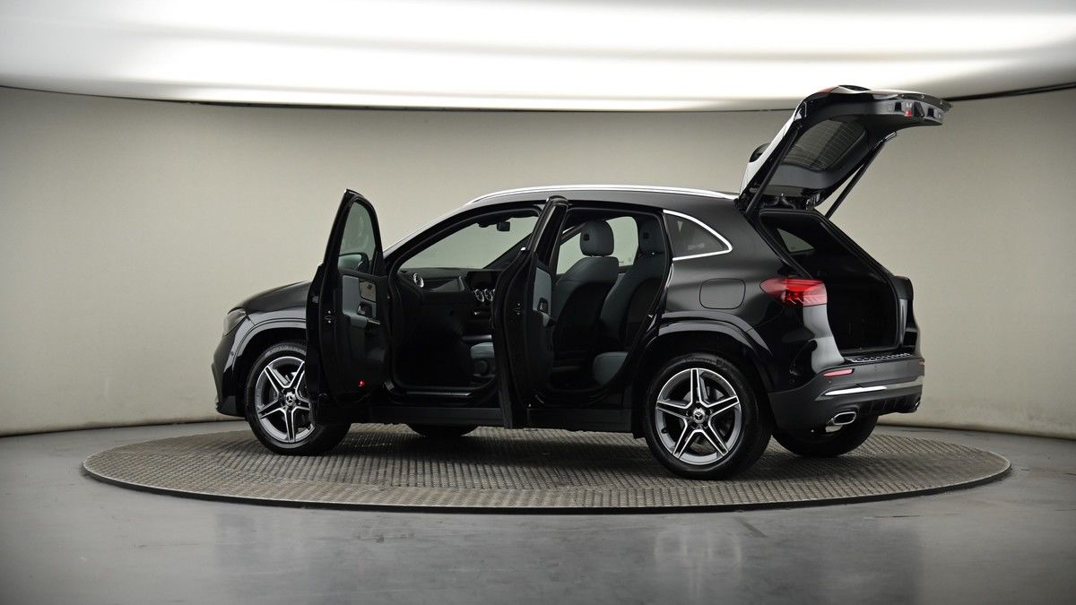 More views of Mercedes-Benz GLA