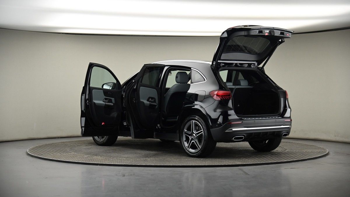 More views of Mercedes-Benz GLA