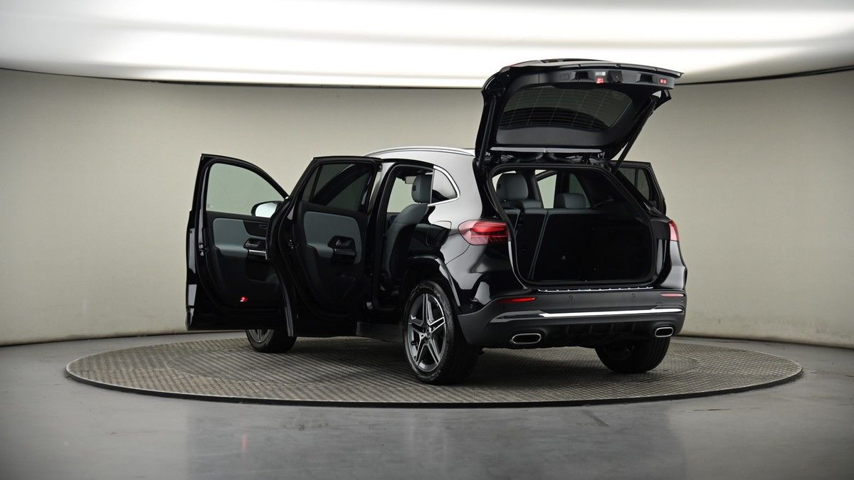 Mercedes-Benz GLA Image 8