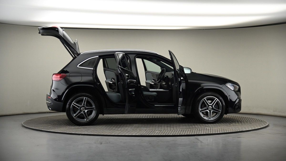 More views of Mercedes-Benz GLA
