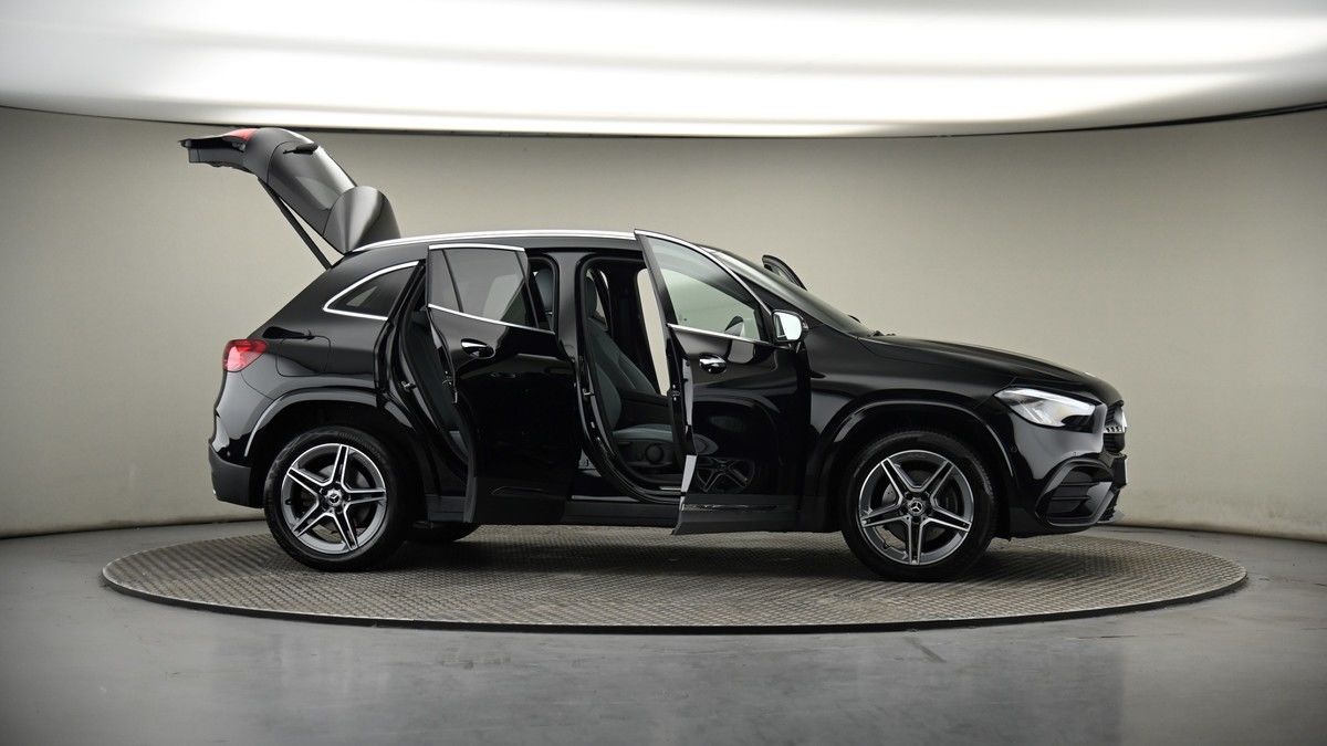 More views of Mercedes-Benz GLA