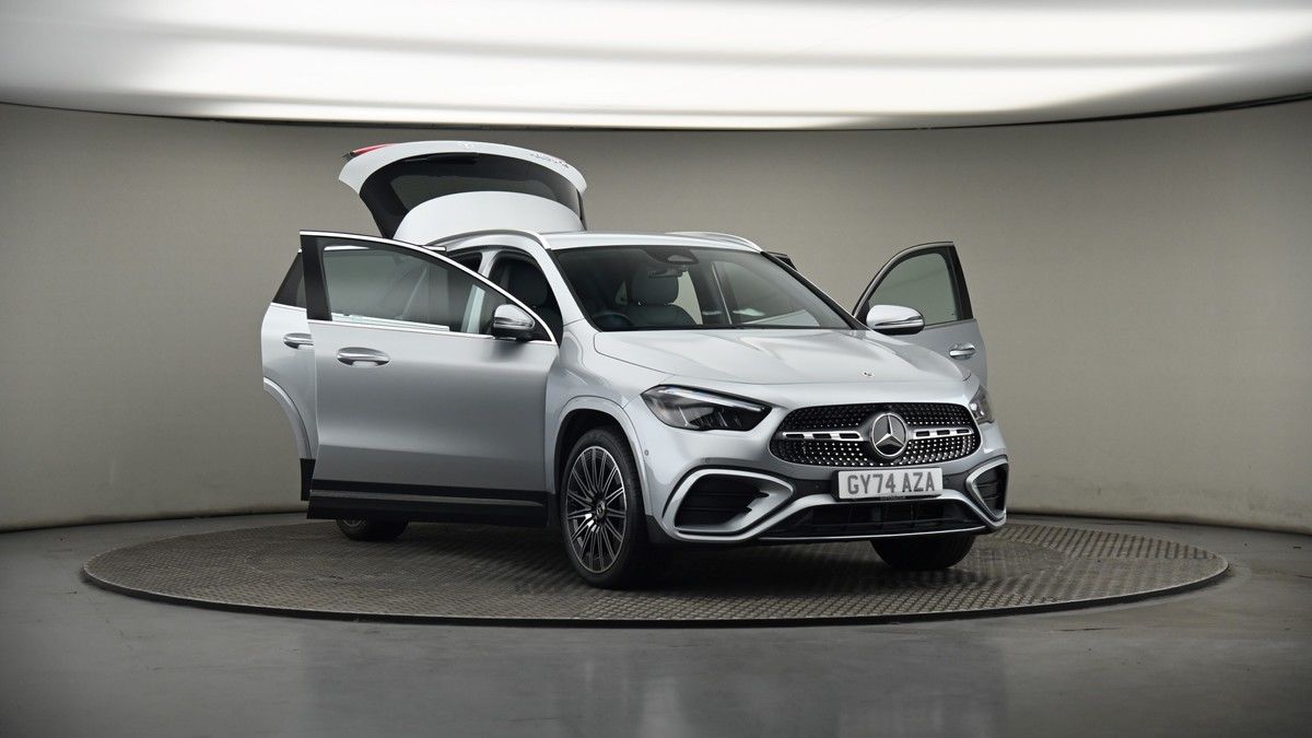 More views of Mercedes-Benz GLA