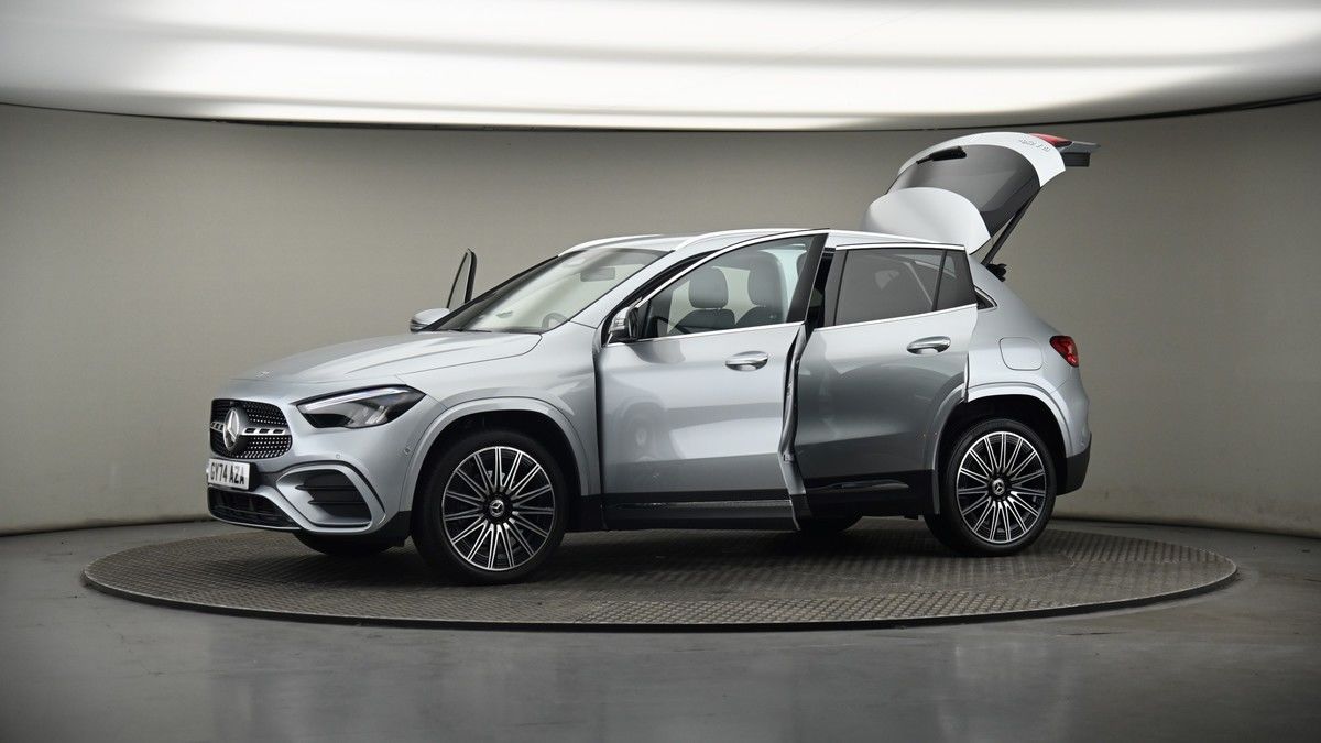 More views of Mercedes-Benz GLA
