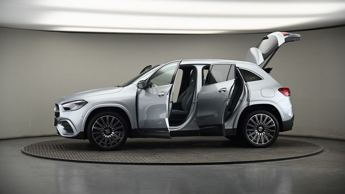 More views of Mercedes-Benz GLA
