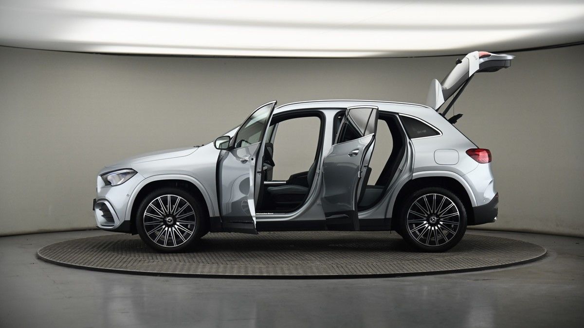 More views of Mercedes-Benz GLA