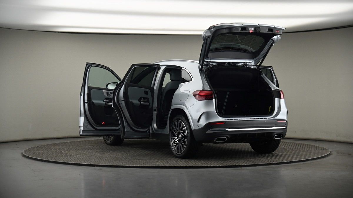 Mercedes-Benz GLA Image 8