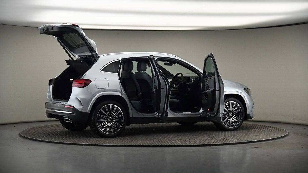More views of Mercedes-Benz GLA