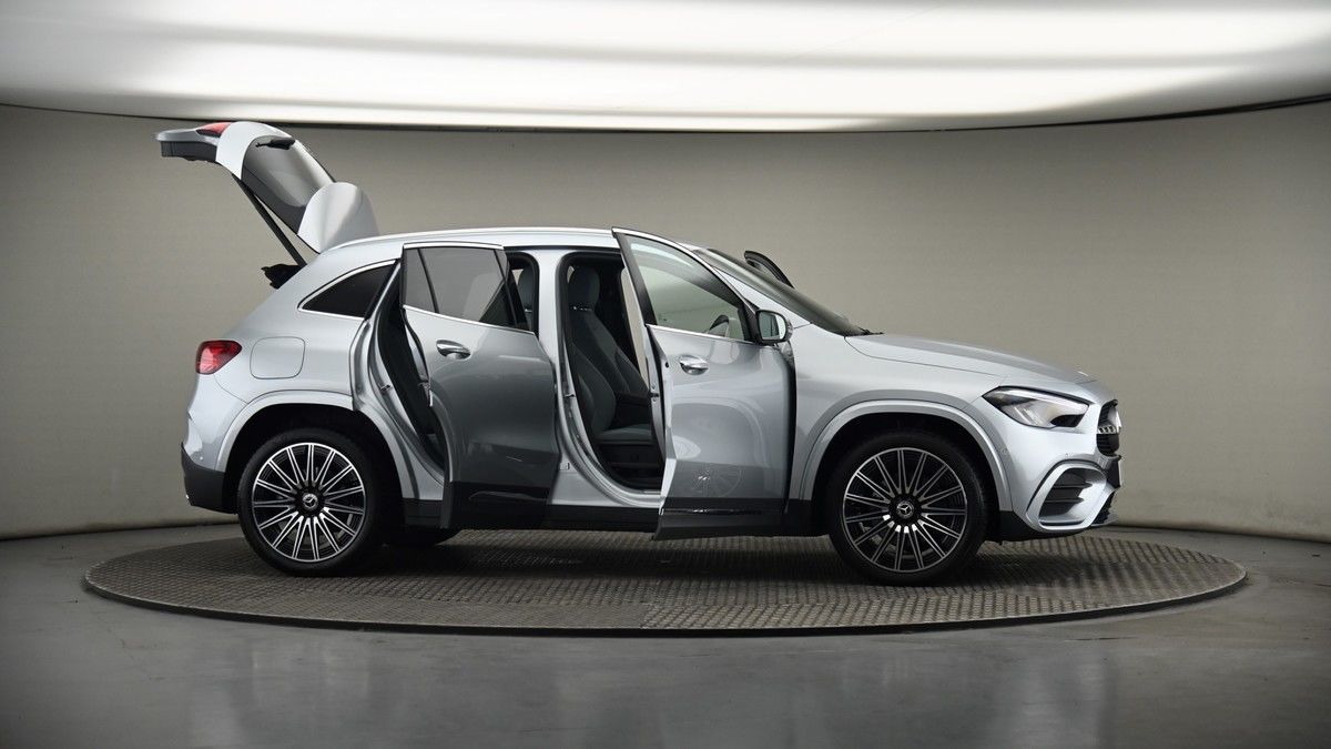 More views of Mercedes-Benz GLA
