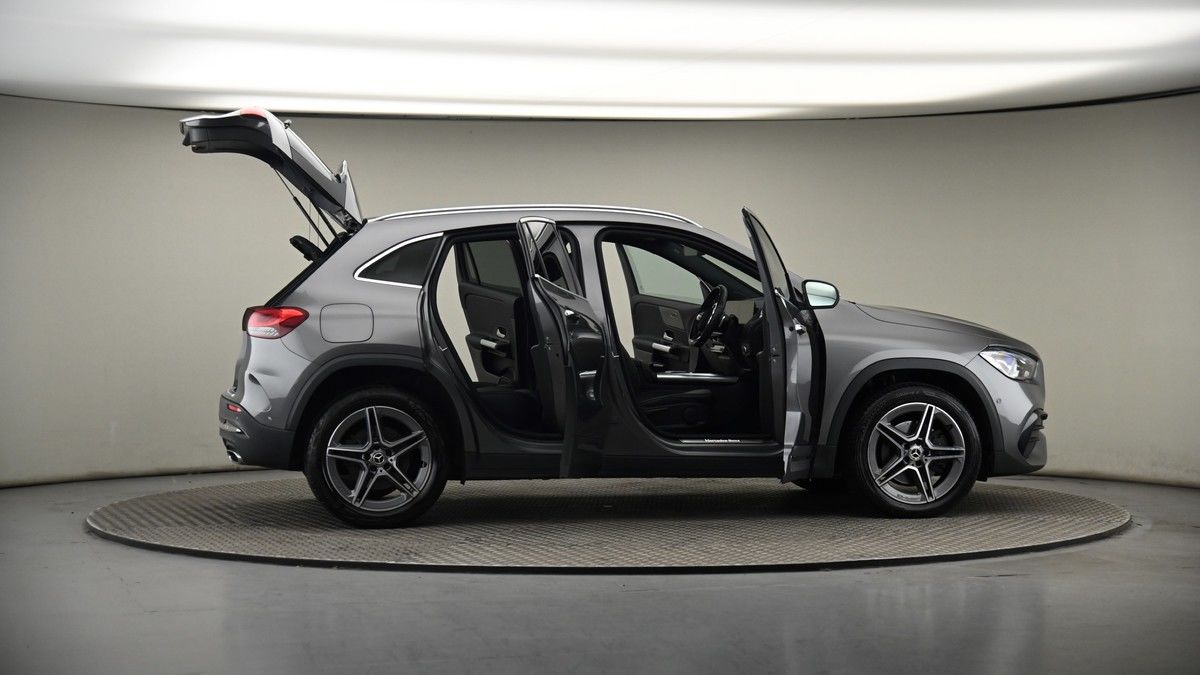 More views of Mercedes-Benz GLA