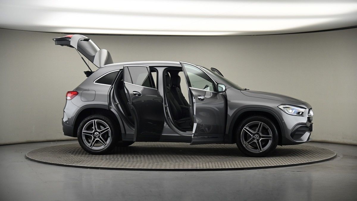 More views of Mercedes-Benz GLA