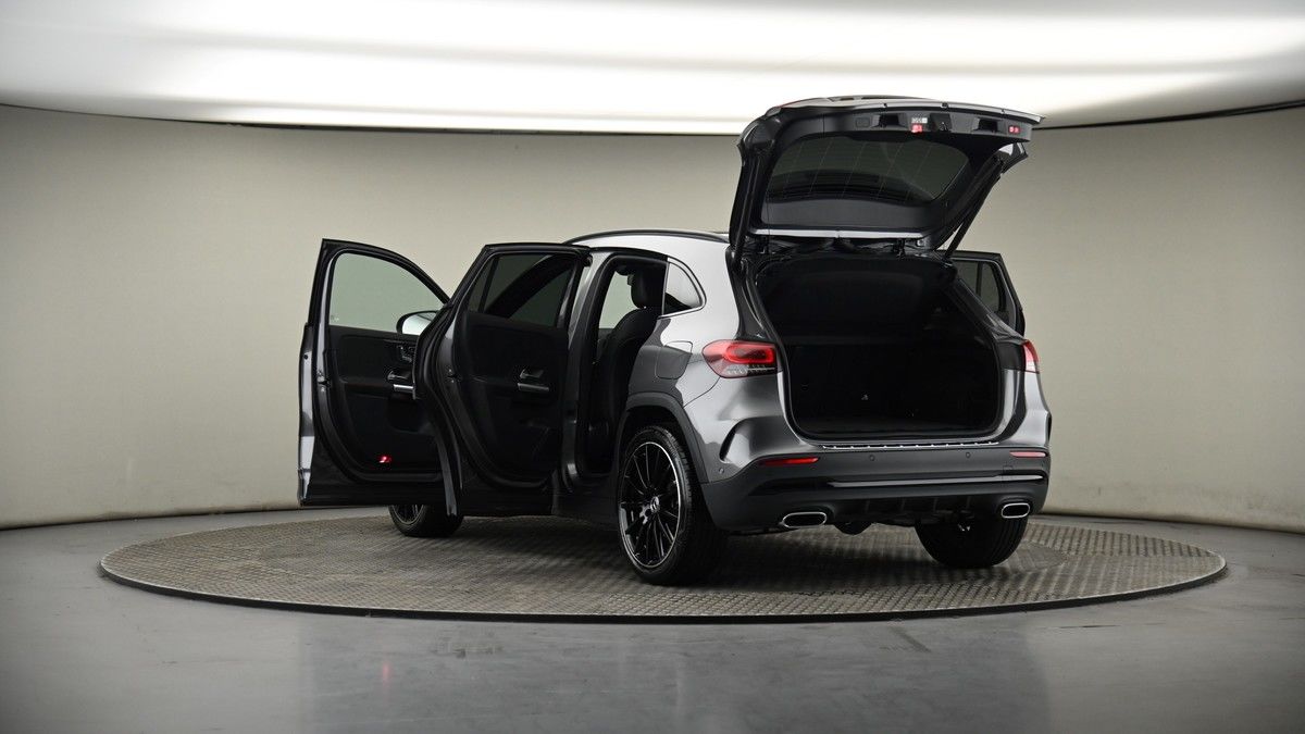 Mercedes-Benz GLA Image 8