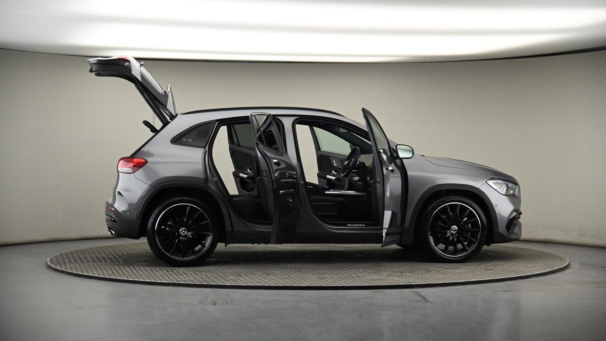 More views of Mercedes-Benz GLA