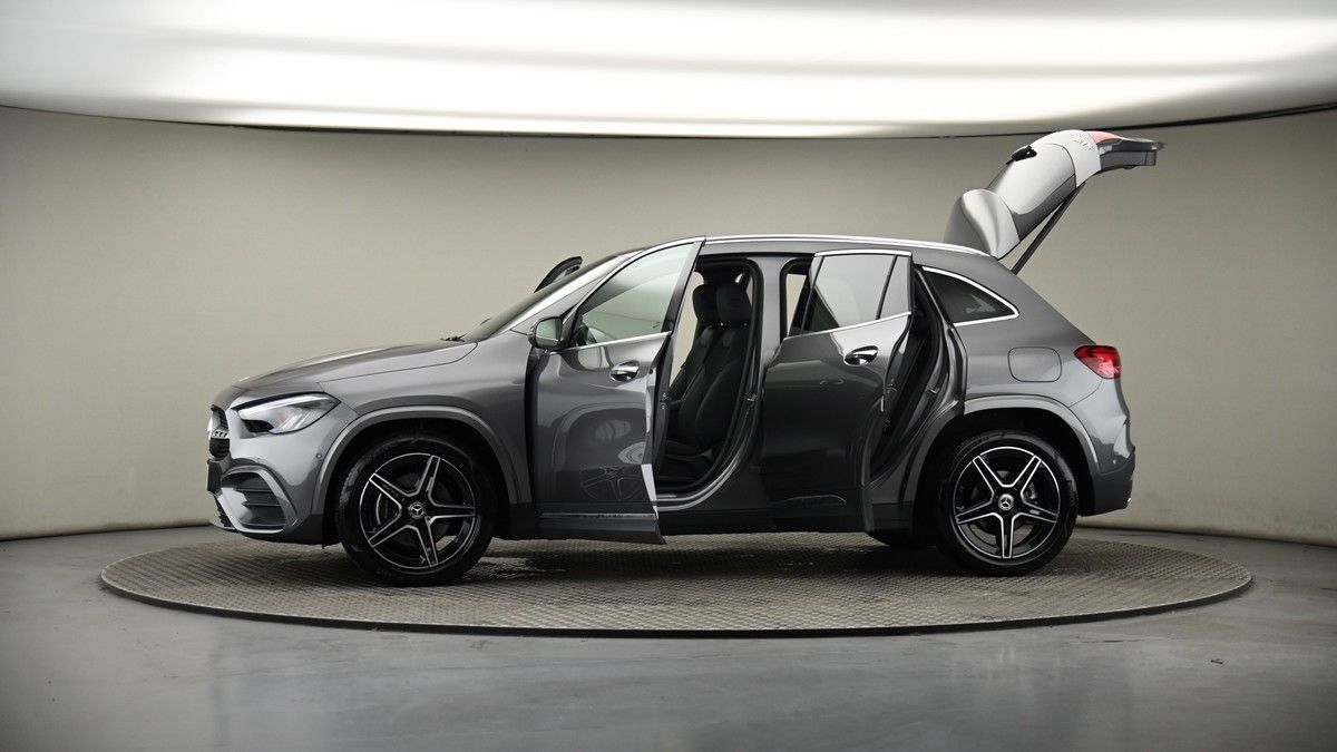 More views of Mercedes-Benz GLA