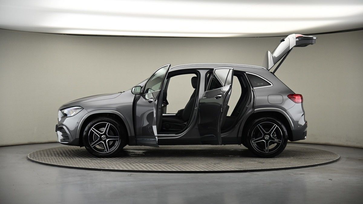 More views of Mercedes-Benz GLA
