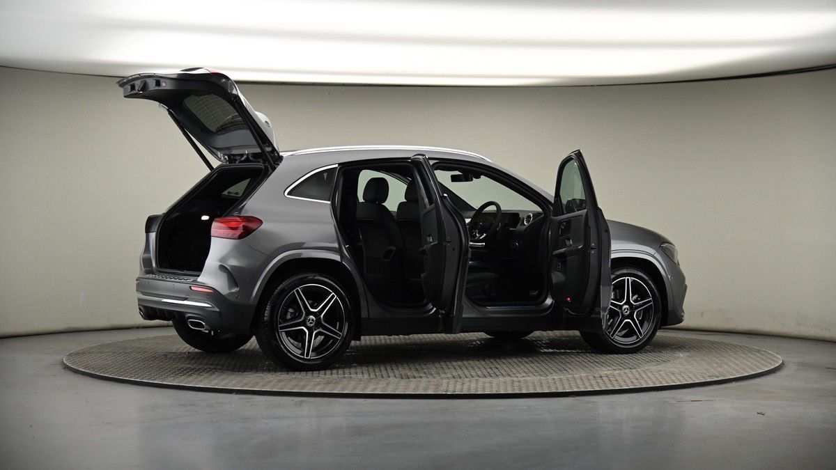 More views of Mercedes-Benz GLA