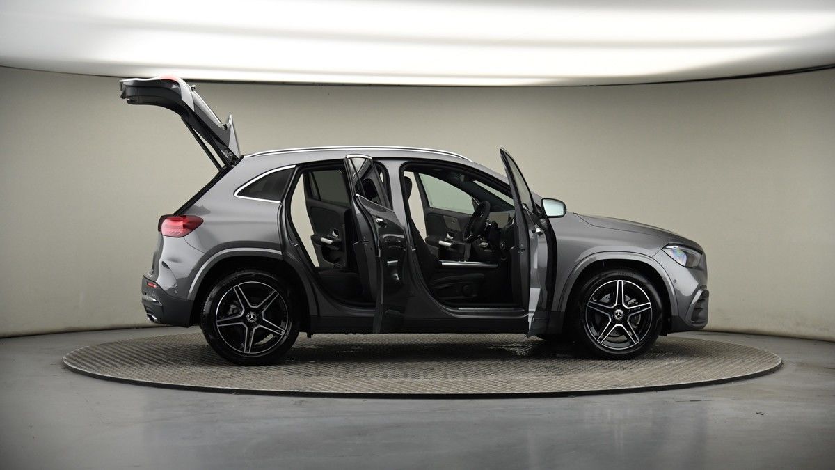 More views of Mercedes-Benz GLA