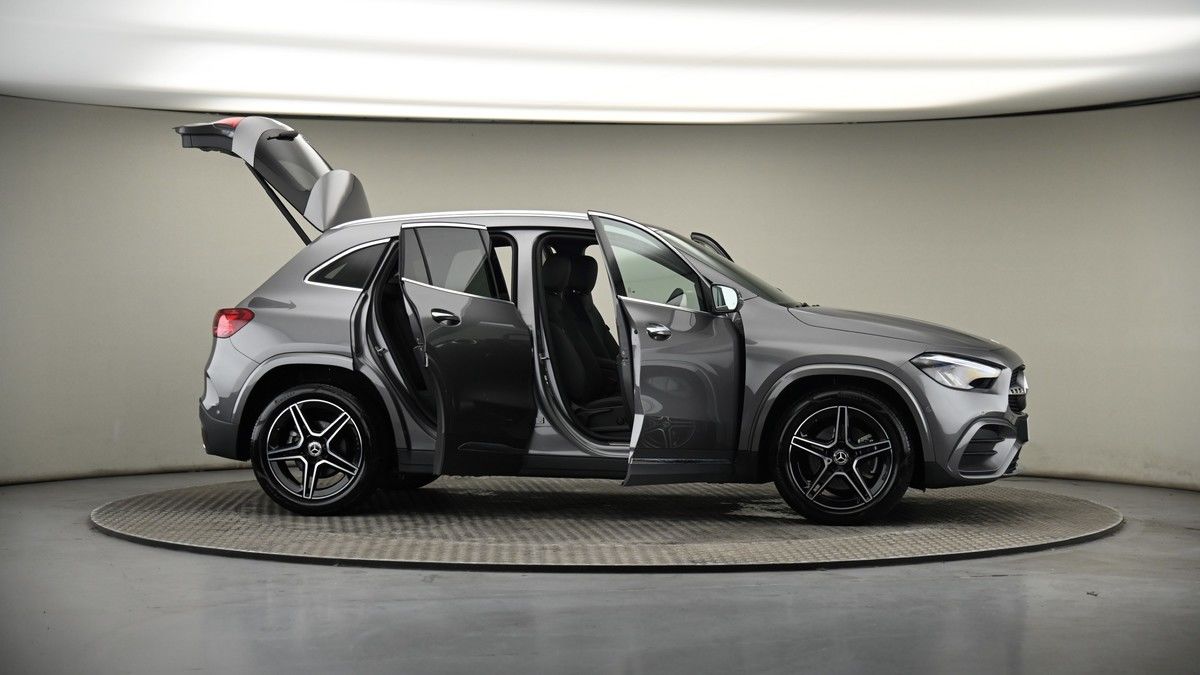More views of Mercedes-Benz GLA