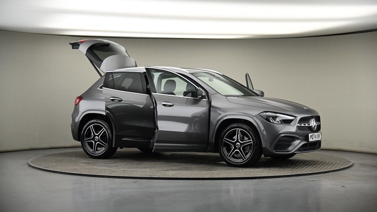 More views of Mercedes-Benz GLA