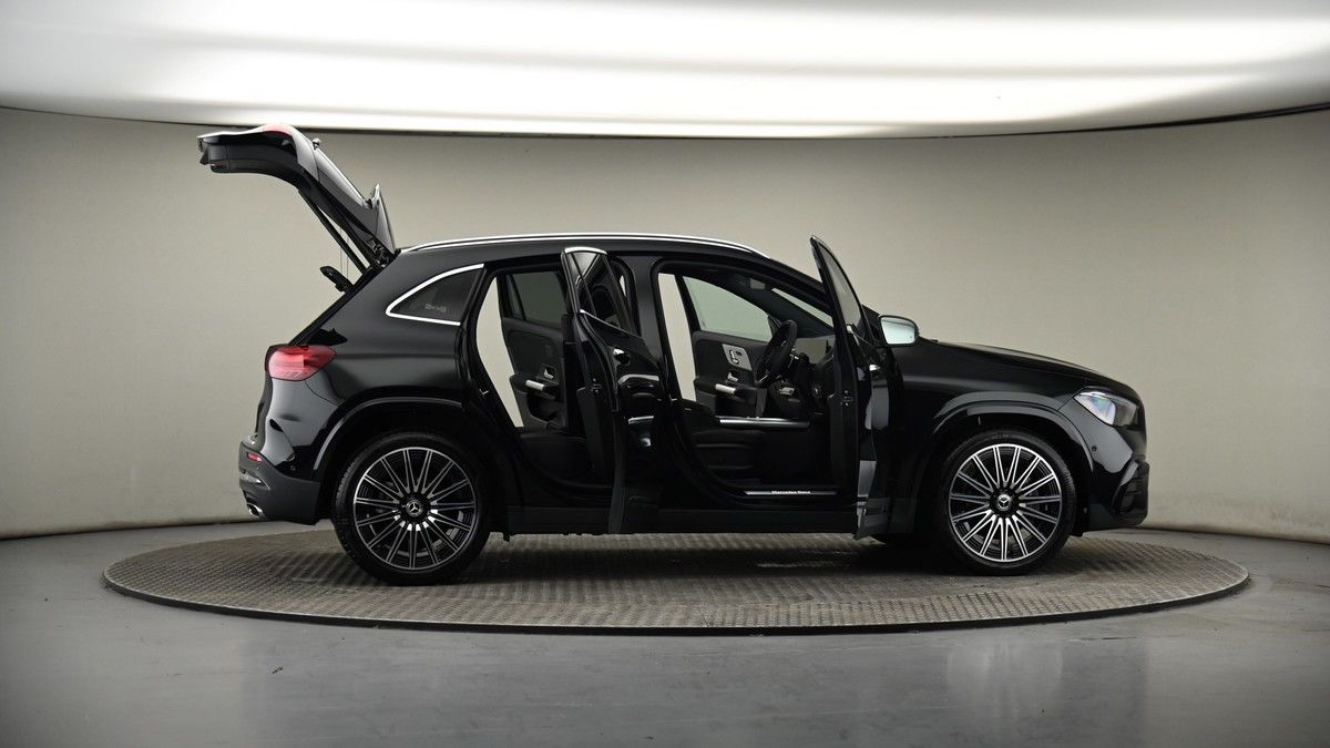 More views of Mercedes-Benz GLA