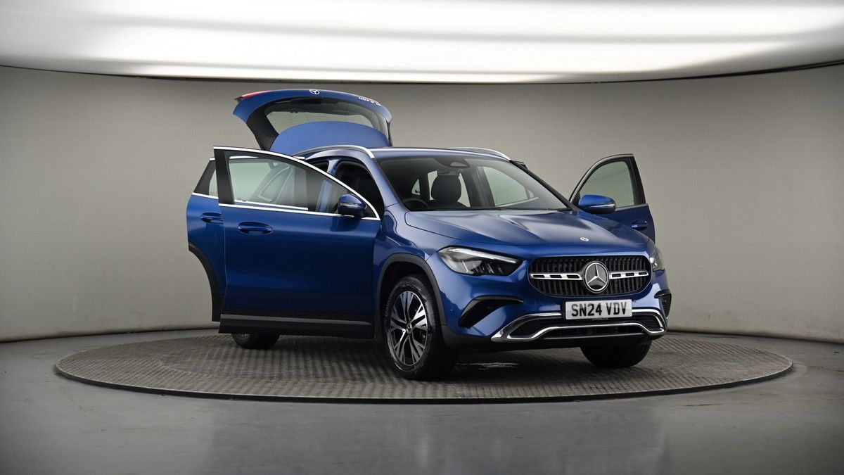 More views of Mercedes-Benz GLA